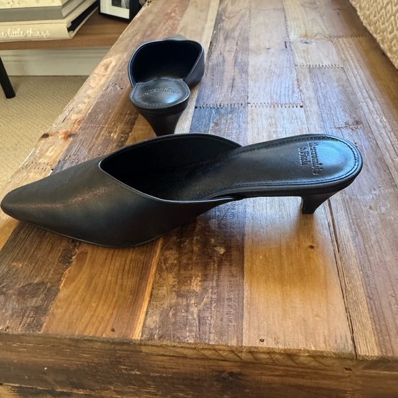 Abercrombie & Fitch Black Mules - Picture 2 of 3